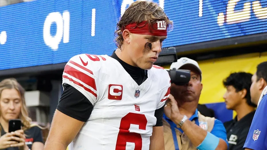 Agent Leigh Steinberg Offers Strategic Guidance to Giants' Jaxson Dart Following Season-Ending Knee Injury