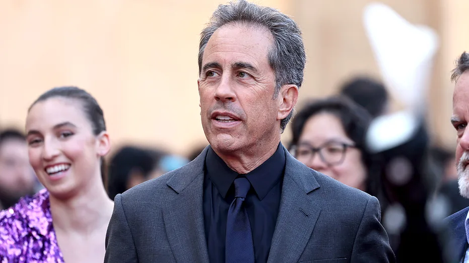 Jerry Seinfeld Challenges Anti-Israel Protesters During Chicago Stand-Up Set