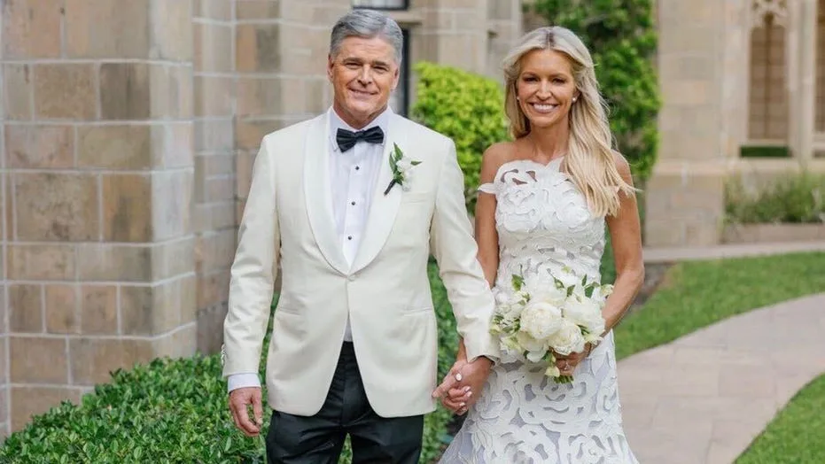 Ainsley Earhardt and Sean Hannity Marry in Heartfelt Ceremony at Engagement Church