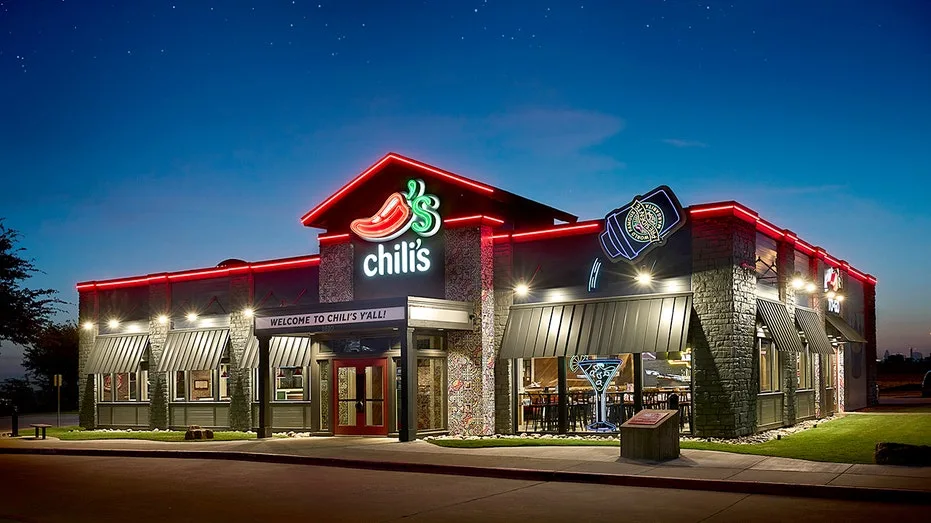 Customers Suffer Chemical Burns After Industrial Cleaner Mistaken for Margarita Ingredient at North Carolina Chili's