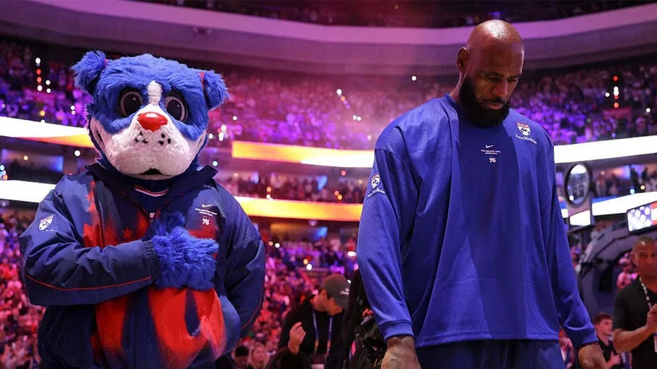 Former NBA Player Jason Williams Criticizes LeBron James' National Anthem Conduct